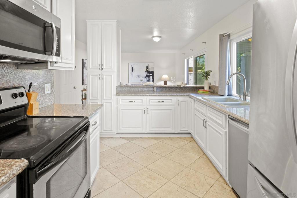 MLS #250043709SD image #10