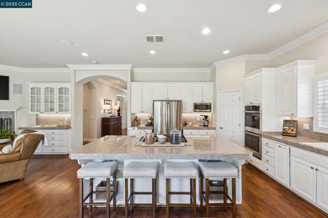 109 Forest Hill, Clayton CA: https://media.crmls.org/mediaz/32034242-6744-4ce2-b591-edfbe8a43756.jpg