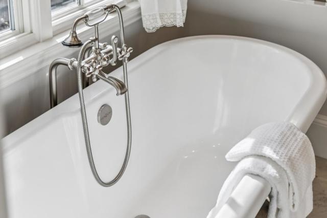 17930 Vineland Avenue, Monte Sereno CA: https://media.crmls.org/mediaz/320362d1-7b27-45b4-8288-b0890c43f24c.jpg