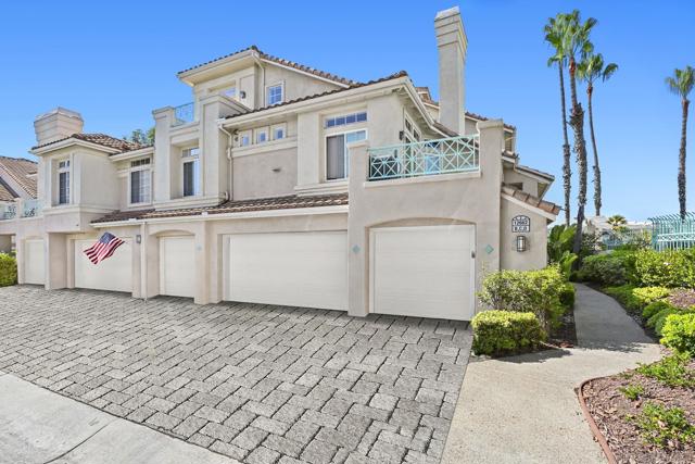 12662 Springbrook Dr, San Diego CA: https://media.crmls.org/mediaz/3203e011-8fe1-48d8-a5cf-2bcdccbbff16.jpg