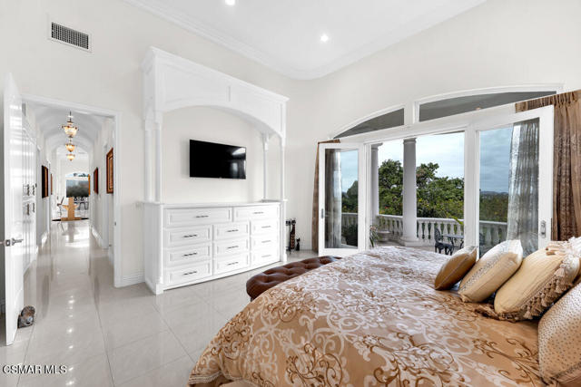 932 Rosario Drive, Thousand Oaks CA: https://media.crmls.org/mediaz/3203f33f-a9b2-4a5d-8019-5d49b2a2c1d1.jpg