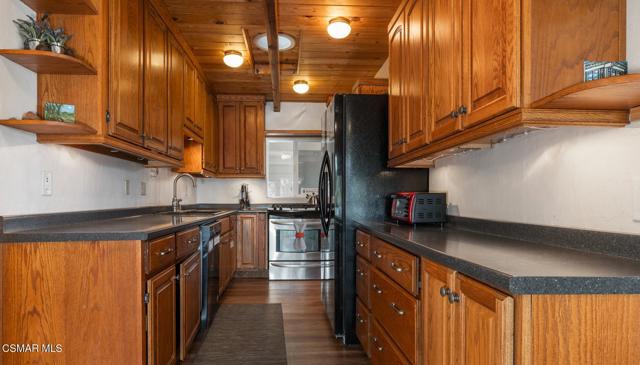 6545 Nacimiento Shores Road, Bradley CA: https://media.crmls.org/mediaz/3204b747-2b05-4197-ad85-87c11f498378.jpg