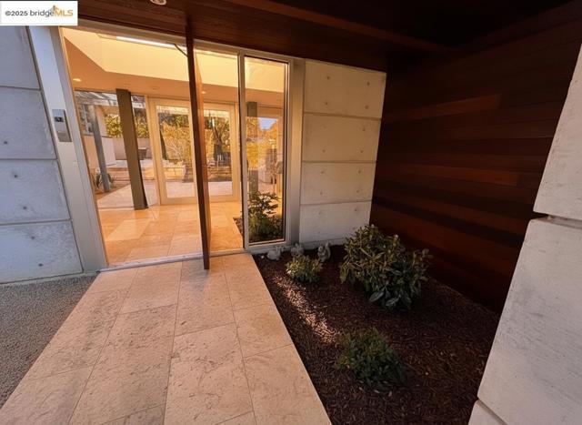 4000 Manzana Lane, Palo Alto CA: https://media.crmls.org/mediaz/3204db59-5c8c-4099-a0f7-f93b5cc26cbe.jpg