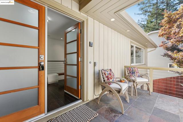 5958 Colton Blvd., Oakland CA: https://media.crmls.org/mediaz/32058b8e-4dd1-4ac8-a76c-d6a3714f976e.jpg