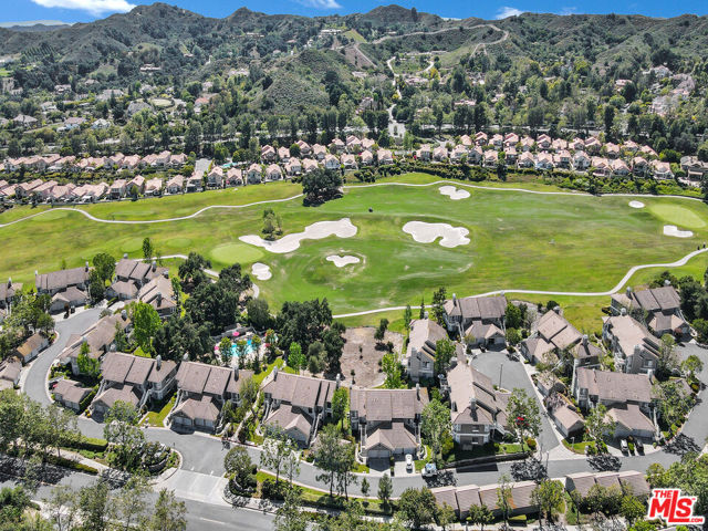 24 Green Brier Circle, Coto de Caza CA: https://media.crmls.org/mediaz/32061873-b55a-43e3-a258-24672a452d11.jpg