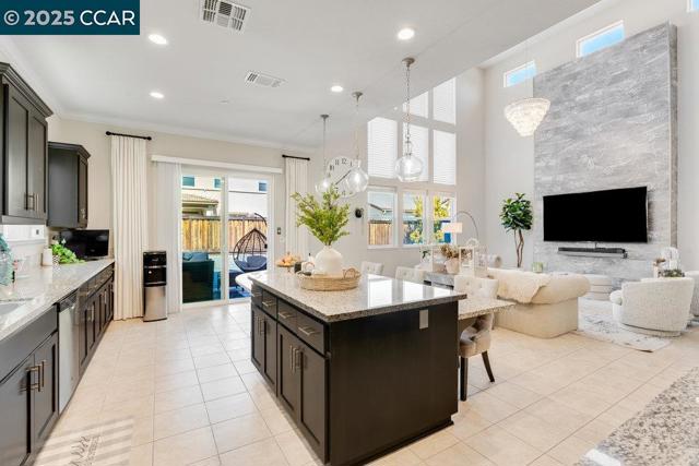 363 Fletcher Lane, Brentwood CA: https://media.crmls.org/mediaz/32065bc5-8bbe-422c-939c-5b5004aeb6b0.jpg