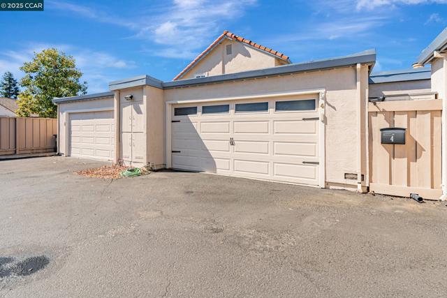 4 Mt Wilson Way, Clayton CA: https://media.crmls.org/mediaz/3206da79-611d-4453-8da1-d14ab93c6a7b.jpg