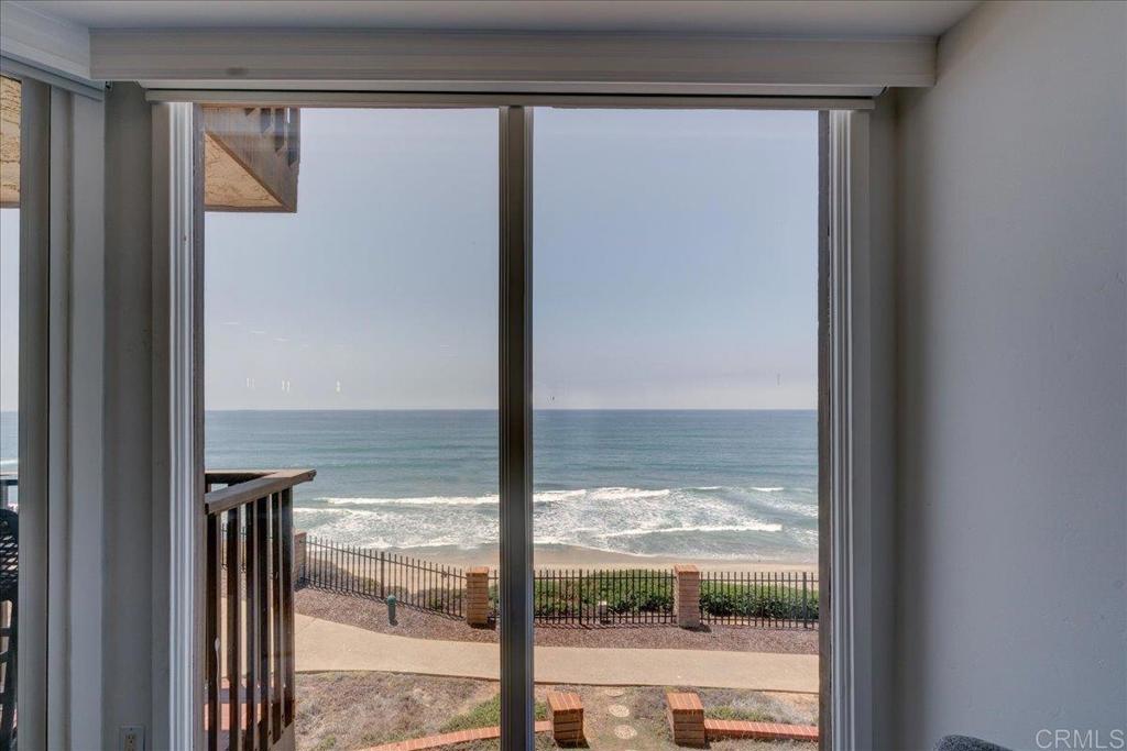 https://media.crmls.org/mediaz/32074e6d-676c-48df-812c-40688b02a4ff.jpg?preset=X-Large