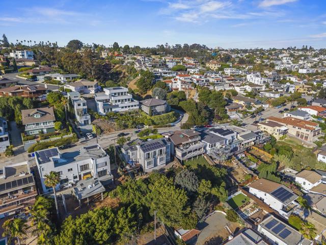 2045 W California St, San Diego CA: https://media.crmls.org/mediaz/320828df-fa8e-4781-beef-5a6d24d45241.jpg