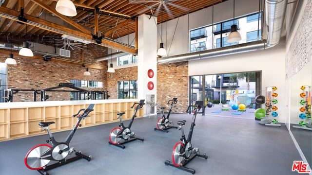 695 S Santa Fe Avenue, Los Angeles CA: https://media.crmls.org/mediaz/32084b43-1608-4a17-8743-ee9de5b0a4b9.jpg