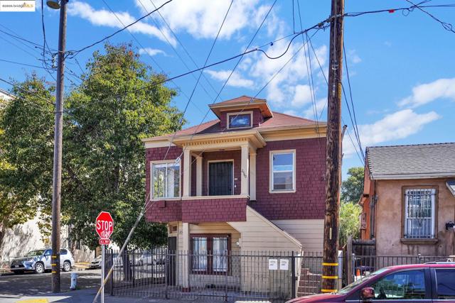 2542 Filbert St, Oakland CA: https://media.crmls.org/mediaz/32090c68-17ae-4fd9-9004-0eed9f0cb26f.jpg