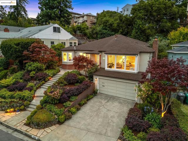2250 Bywood Dr, Oakland CA: https://media.crmls.org/mediaz/32091c54-bc32-43c5-a85c-821481673f1e.jpg