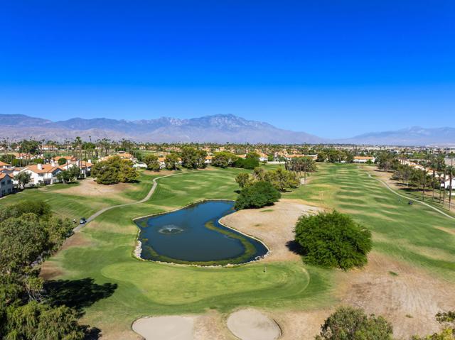 357 Desert Falls E Drive, Palm Desert CA: https://media.crmls.org/mediaz/3209558e-c06a-469d-afa1-1133ed3827d8.jpg