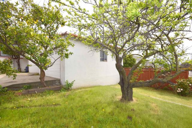 22813 2Nd St, Hayward CA: https://media.crmls.org/mediaz/320a533b-9f87-4a36-a0ea-217cfbba217d.jpg