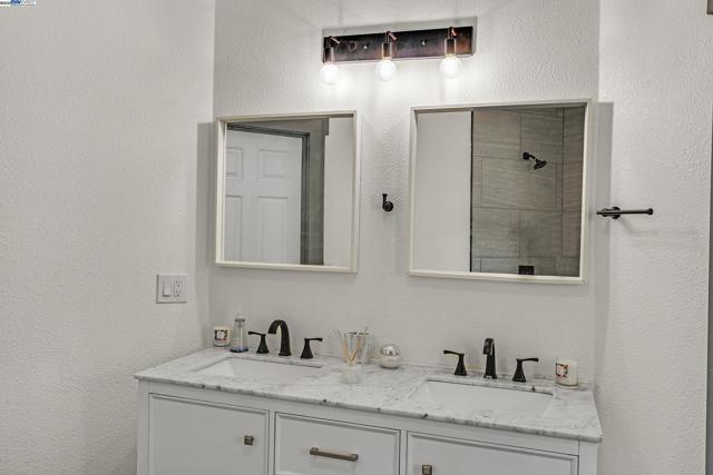 2708 60th Avenue, Oakland CA: https://media.crmls.org/mediaz/320a55b5-691e-4c6f-80cc-775f4bb95add.jpg