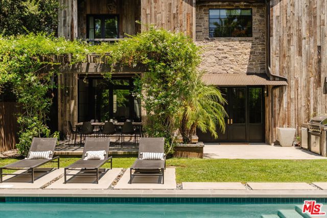 11734 Huston Street, Valley Village CA: https://media.crmls.org/mediaz/320abc69-47fb-47d9-bfd8-57f7ae9cec22.jpg