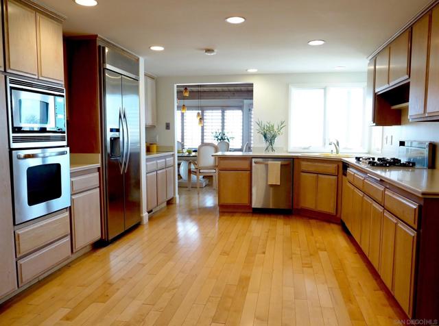 350 Prospect St, La Jolla CA: https://media.crmls.org/mediaz/320abd9b-98cd-48b0-bb87-ec6ef4bc53fe.jpg