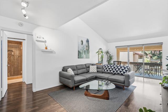 1885 Diamond St, San Diego CA: https://media.crmls.org/mediaz/320acdae-4ea4-4092-96dc-888f7a643fbf.jpg