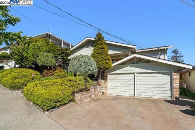 4120 Rhoda Ave, Oakland CA: https://media.crmls.org/mediaz/320b8100-49fc-4799-afdd-d33539527e19.jpg