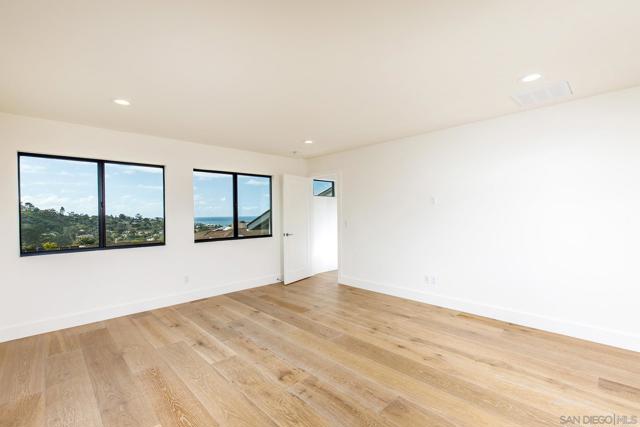 2641 Costebelle Dr, La Jolla CA: https://media.crmls.org/mediaz/320b9d8f-7dfd-4745-ac30-01c03360a244.jpg