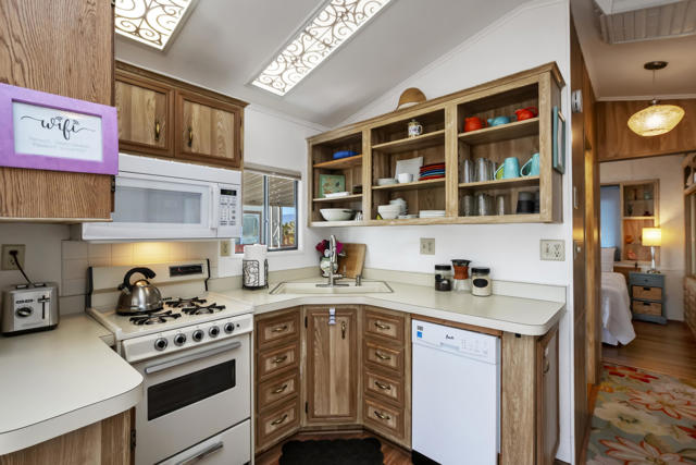 74711 Dillon Road, Desert Hot Springs CA: https://media.crmls.org/mediaz/320be1d8-6bcf-46ca-b8fa-36d18827b042.jpg