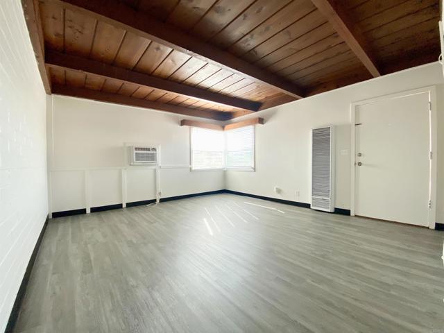 339 S Escondido Boulevard, Escondido CA: https://media.crmls.org/mediaz/320c259d-3af3-4e38-893d-69ebf9527b1e.jpg