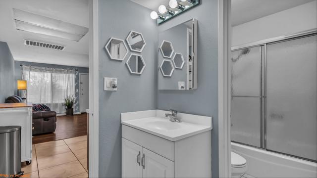 Image 7 of 17 For 64291 Spyglass Avenue 11