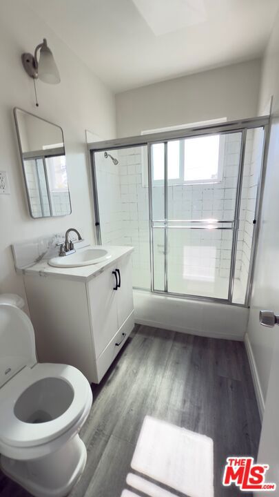 975 S Kingsley Drive, Los Angeles CA: https://media.crmls.org/mediaz/320d9368-81f0-4fb1-bd80-53481359b4a3.jpg