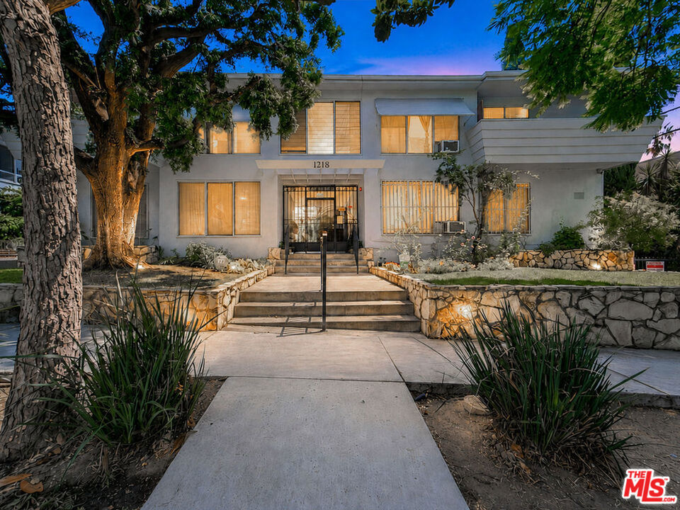 Multifamily at 1218 N Laurel Avenue