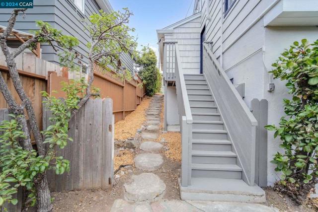 Image 32 of 41 For 2815 San Luis St