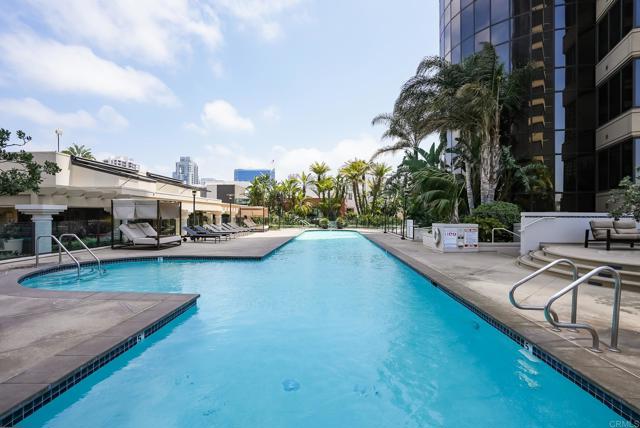 200 Harbor Dr, San Diego CA: https://media.crmls.org/mediaz/320e1fc5-2ef3-4021-9ce7-f252850e3f51.jpg