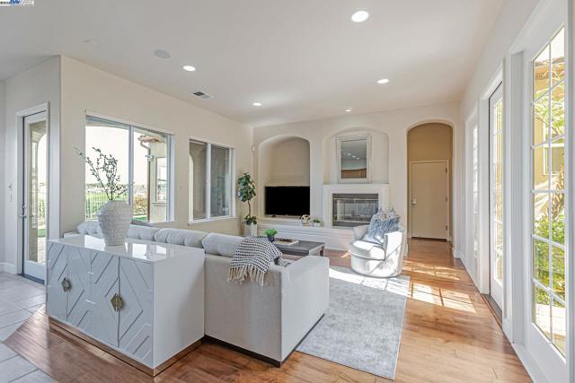Image 7 of 51 For 9542 Velvet Leaf Cir