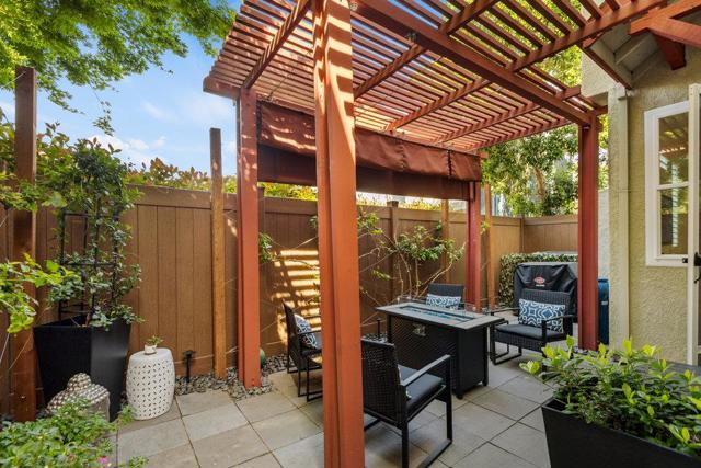 240 3rd Street, West Sacramento CA: https://media.crmls.org/mediaz/320ea9bb-b64e-4923-bccd-e0e6fe2171b4.jpg