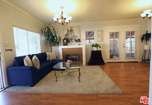 1855 Corinne Avenue, Long Beach CA: https://media.crmls.org/mediaz/320ed727-a11f-4df4-a5cb-12df764b3bc0.jpg