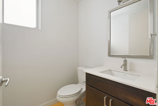 43 Ozone Avenue, B photo 8