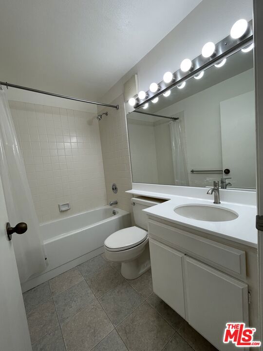 600 W 9th Street, Los Angeles CA: https://media.crmls.org/mediaz/320f72f7-817c-40e6-91e9-80d2f5b8ae9b.jpg