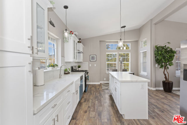 391 Montclair Drive, Big Bear City CA: https://media.crmls.org/mediaz/320f79fe-6f5e-48bb-b49e-4bc7a772d996.jpg