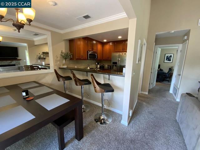 205 Compton Cir, San Ramon CA: https://media.crmls.org/mediaz/32101059-1927-4553-80a6-de9378419384.jpg