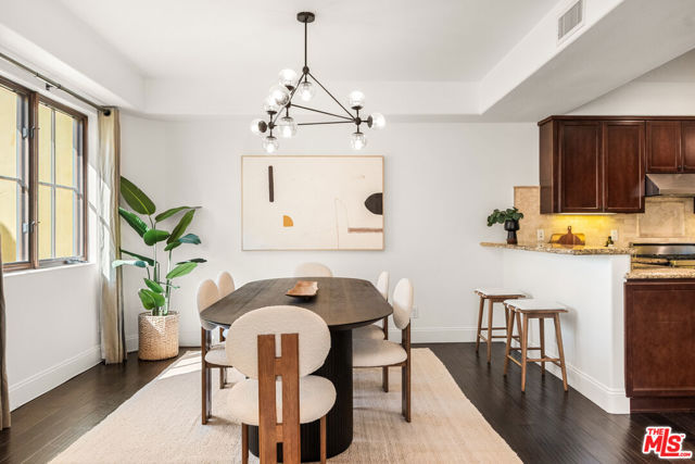 851 19th Street, Santa Monica CA: https://media.crmls.org/mediaz/32101157-08e8-4325-968b-7a9a58f92e46.jpg