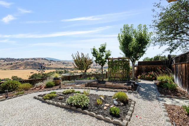 60 Terry Court, Hollister CA: https://media.crmls.org/mediaz/32107b35-4977-40ef-9af8-4b05a3e47ede.jpg
