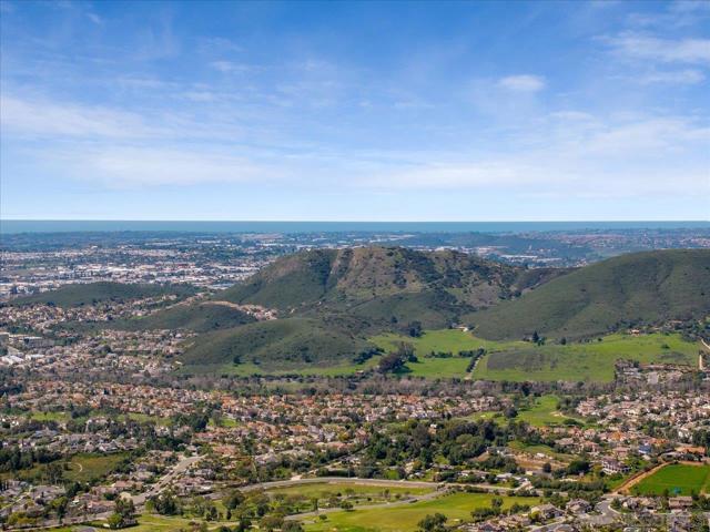 2412 Starlight Gln, Escondido CA: https://media.crmls.org/mediaz/3210e223-0200-4878-8d3c-c4b7b9227e68.jpg