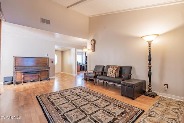 1642 Cayton Avenue, Simi Valley CA: https://media.crmls.org/mediaz/321116a9-64b6-4103-a7e9-0796b7e50e02.jpg