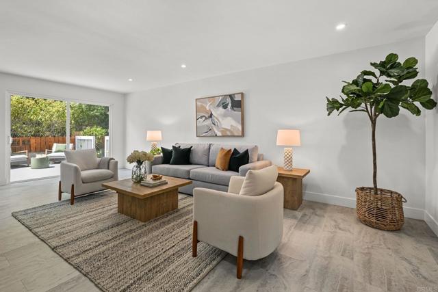 Detail Gallery Image 3 of 42 For 2015 Summit Dr, Escondido,  CA 92025 - 4 Beds | 3/1 Baths
