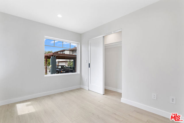 2336 Loma Vista Place, Los Angeles CA: https://media.crmls.org/mediaz/32116731-28e1-4173-81a4-a0cb60a10a38.jpg