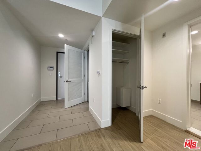 11715 W BELLAGIO Road, Los Angeles CA: https://media.crmls.org/mediaz/3211f385-c38b-4cc2-91f5-af9044d46d89.jpg