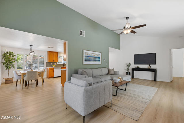 1134 Paquita Street, Camarillo CA: https://media.crmls.org/mediaz/3211f68a-028f-42b1-8a7b-b053086de864.jpg