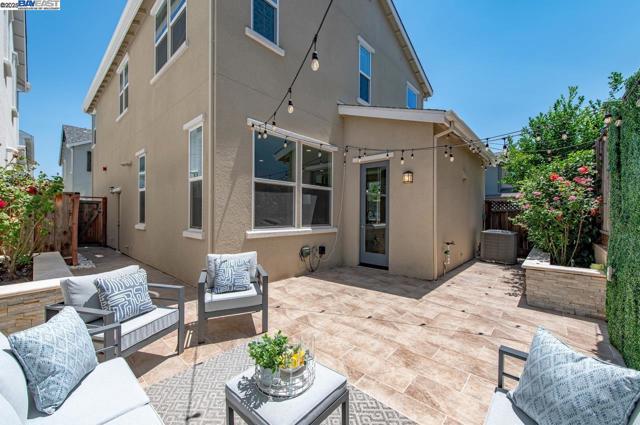 4069 Chalk Hill Way, Dublin CA: https://media.crmls.org/mediaz/32147a5d-1a9a-4d96-9997-0a12792c4f30.jpg