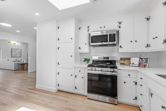 37972 Ballard Dr, Fremont CA: https://media.crmls.org/mediaz/3214c638-28ac-4274-9894-835d5853faec.jpg
