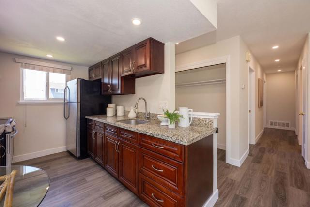 1026 Suzanne Court, Half Moon Bay CA: https://media.crmls.org/mediaz/321535fd-0fb0-4b6e-a9d2-807b65b20dba.jpg