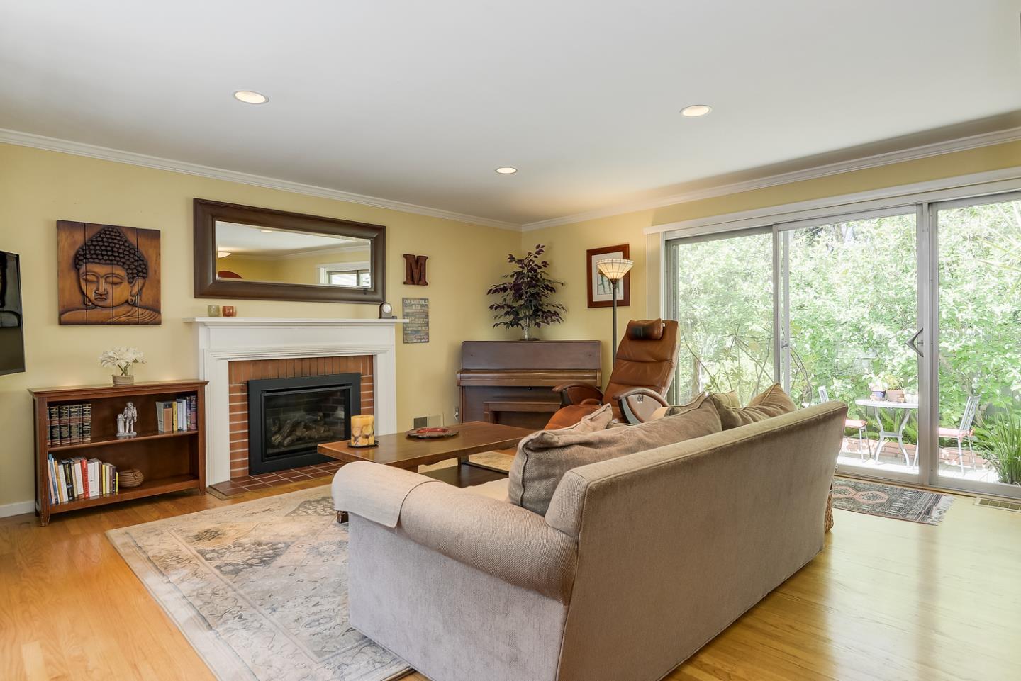 1154 Marcussen Drive, Menlo Park CA: https://media.crmls.org/mediaz/32155e6d-2123-4931-941f-60f352e8b42a